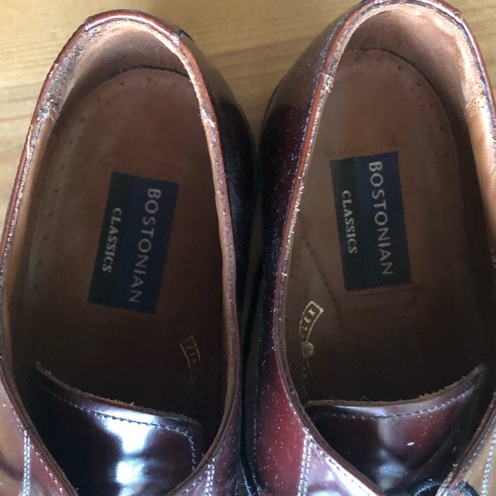 Burgundy dress shoes with cap toe - Picture 2 of 3
